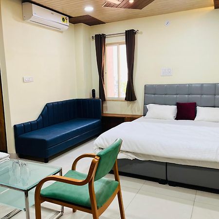 Shri Shiv Ganga Bhakt Niwas Hotel อุจเจน ภายนอก รูปภาพ