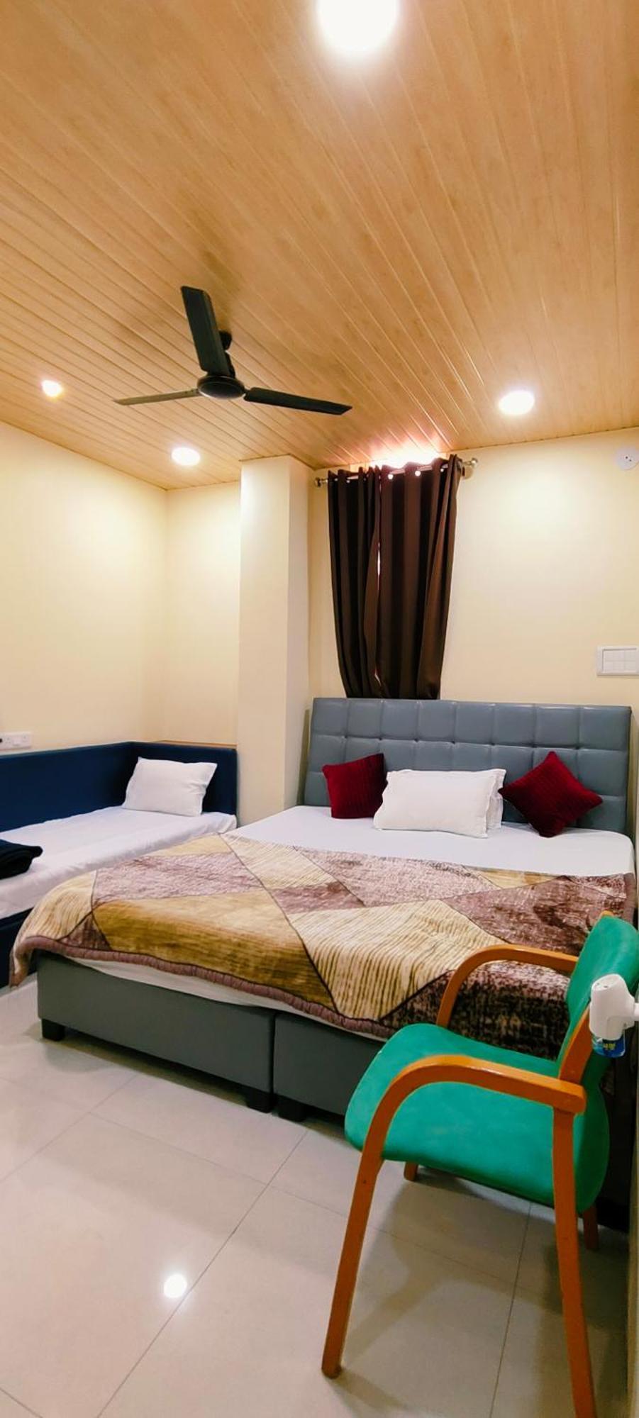 Shri Shiv Ganga Bhakt Niwas Hotel อุจเจน ภายนอก รูปภาพ