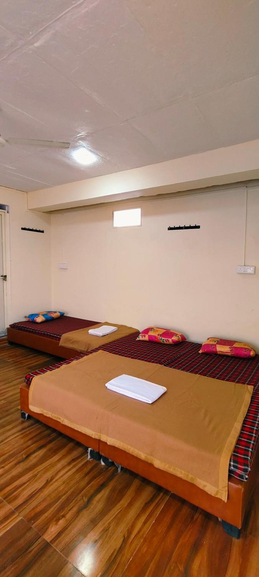 Shri Shiv Ganga Bhakt Niwas Hotel อุจเจน ภายนอก รูปภาพ