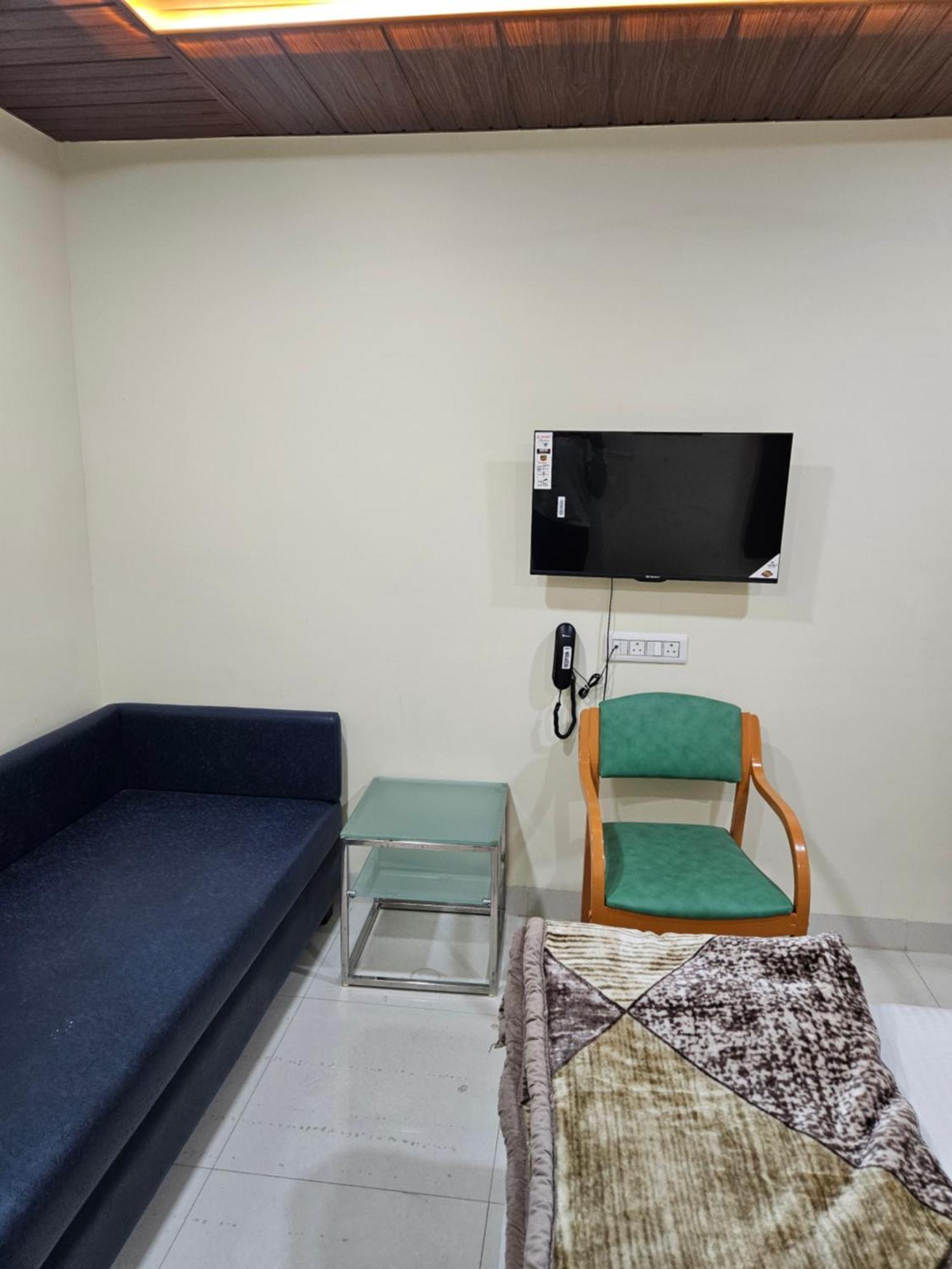 Shri Shiv Ganga Bhakt Niwas Hotel อุจเจน ภายนอก รูปภาพ