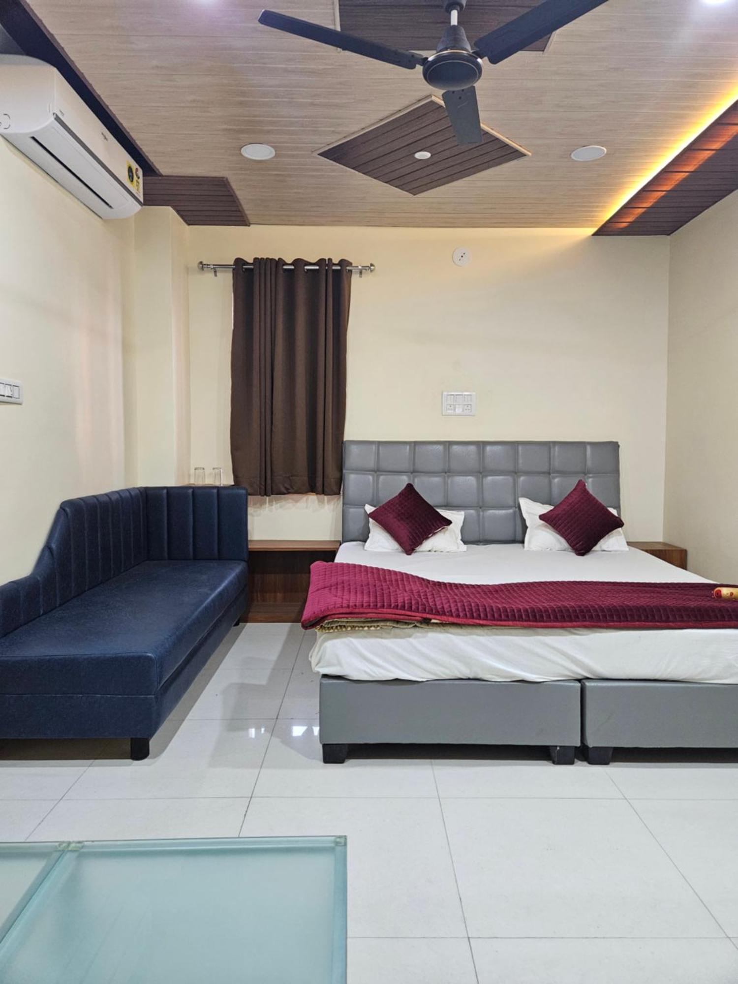 Shri Shiv Ganga Bhakt Niwas Hotel อุจเจน ภายนอก รูปภาพ