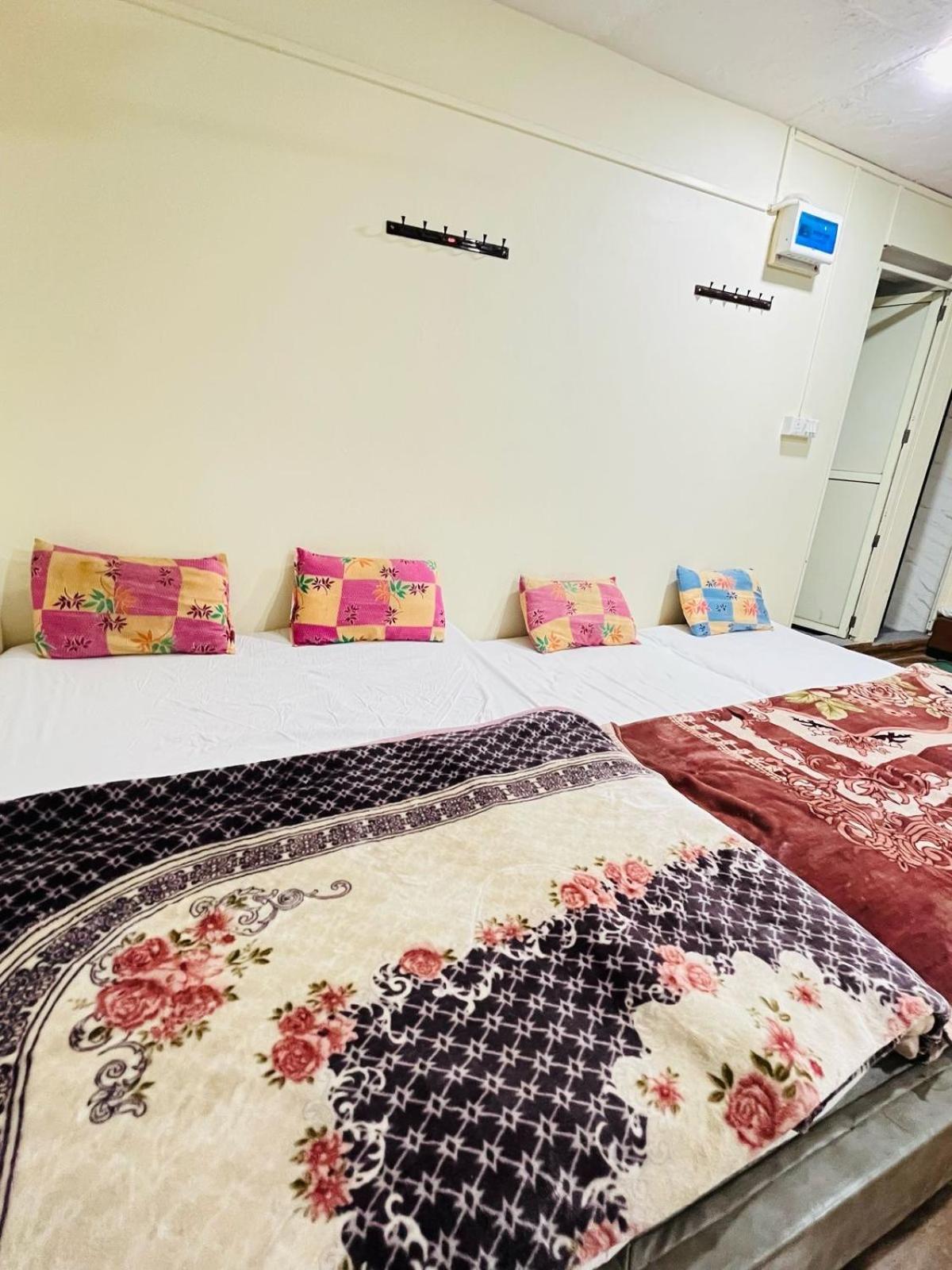 Shri Shiv Ganga Bhakt Niwas Hotel อุจเจน ภายนอก รูปภาพ